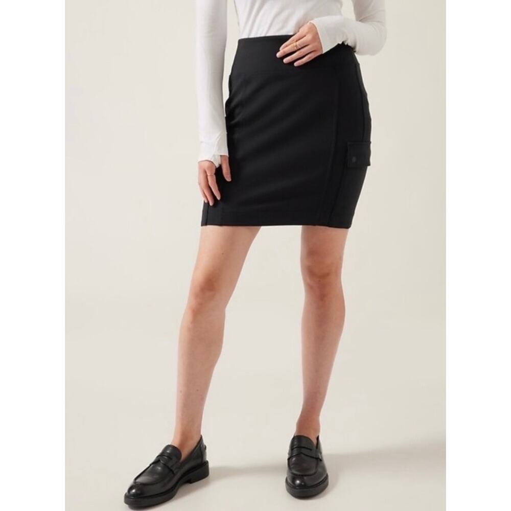 ATHLETA Delancey Cargo Skirt Sz Medium Black Breathable Moisture Wicking #882631